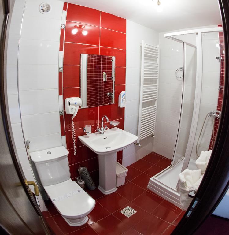Hotel La Strada Ploieşti Oda fotoğraf