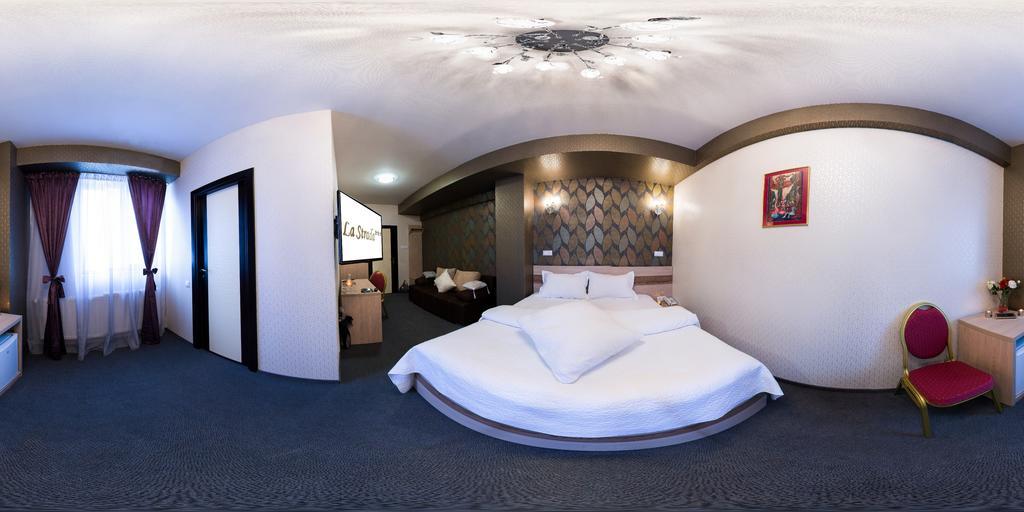 Hotel La Strada Ploieşti Oda fotoğraf