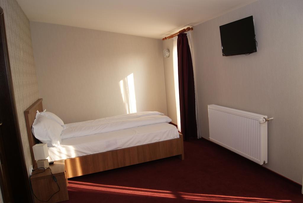 Hotel La Strada Ploieşti Oda fotoğraf