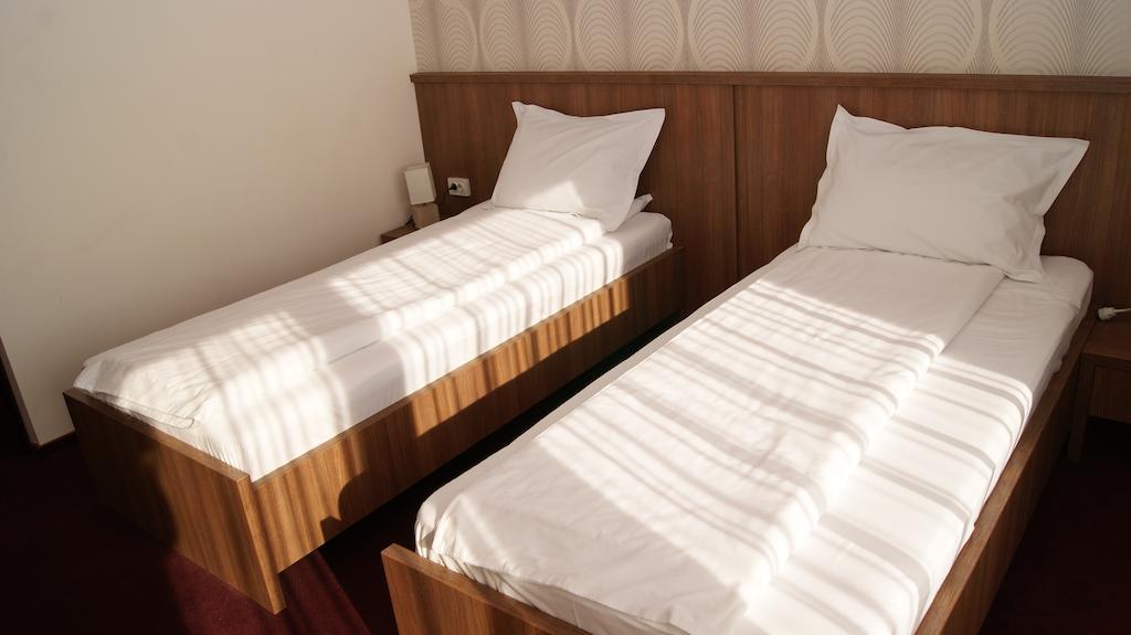 Hotel La Strada Ploieşti Oda fotoğraf