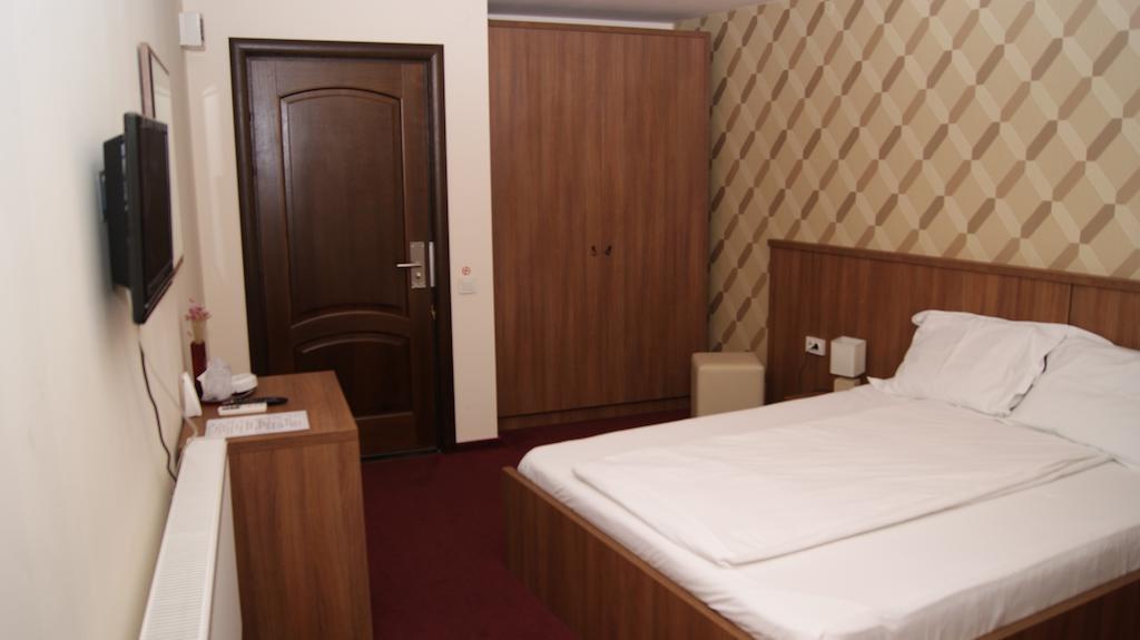 Hotel La Strada Ploieşti Oda fotoğraf